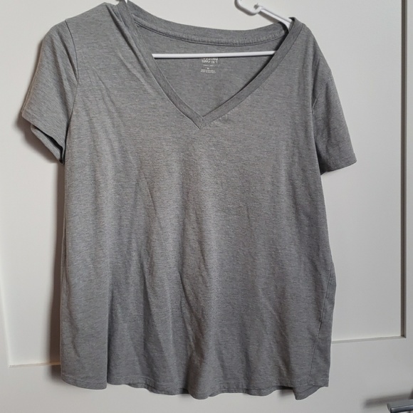 Vneck tshirt bundle! - Picture 3 of 6